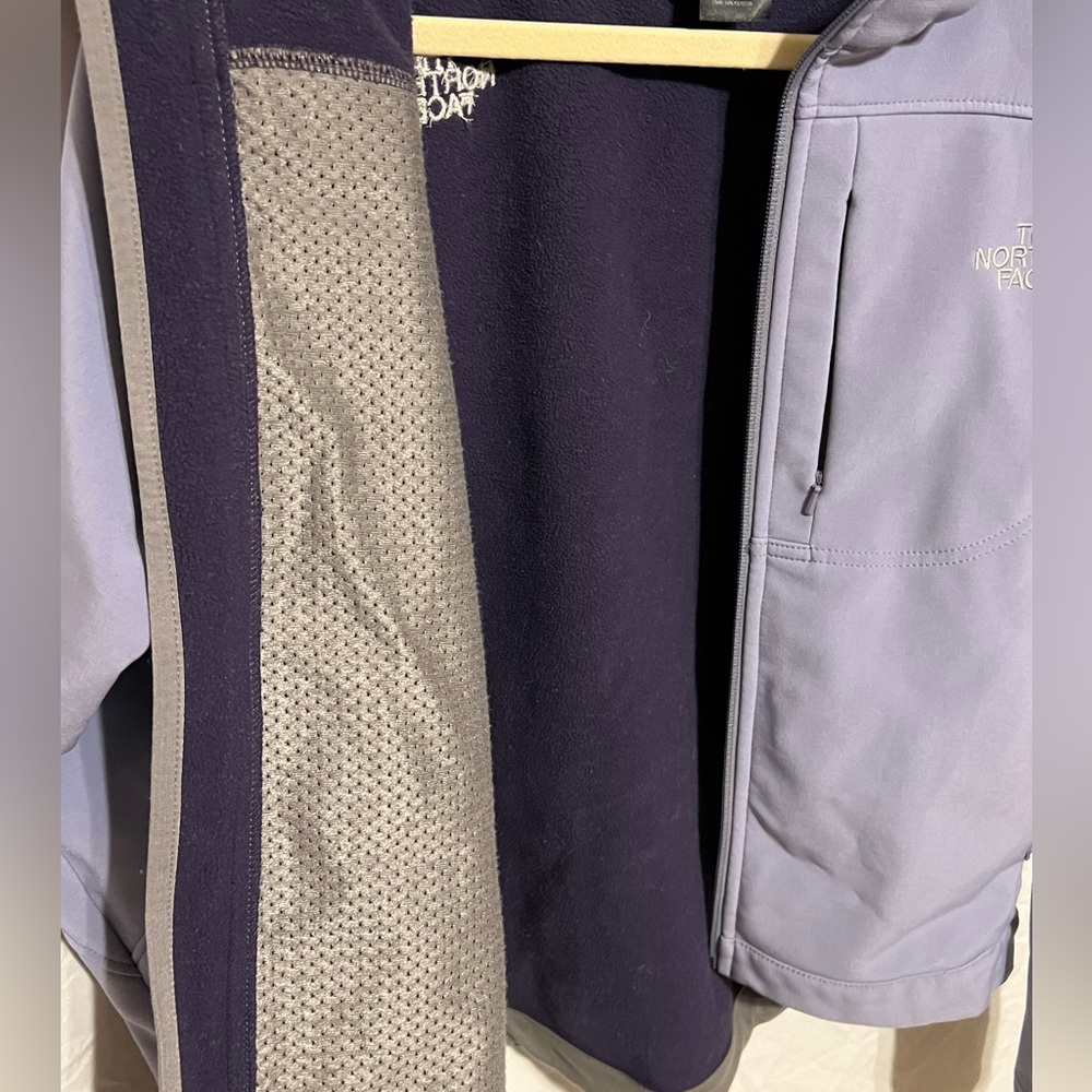 SOLD Women’s The North Face Apex Bionic Soft Shell Jacket - Picture 3 of 10